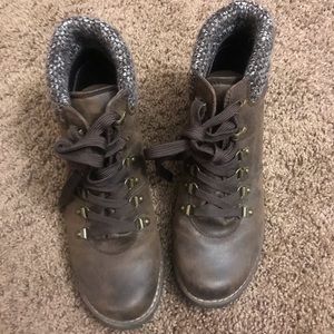 Women’s brown boots